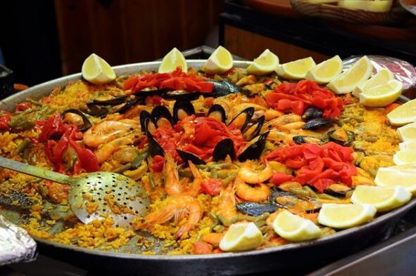 地中海饮食的鱼肉饭